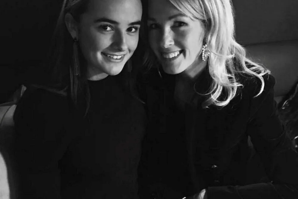 Hannah Krohn Thrane (18) med moren Anita Krohn Traaseth.