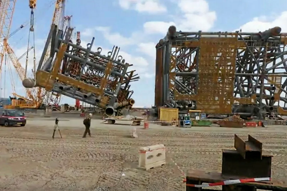 Roll-up: jacket for Peregrino WHP-C jacket at Heerema's Vlissingen yard