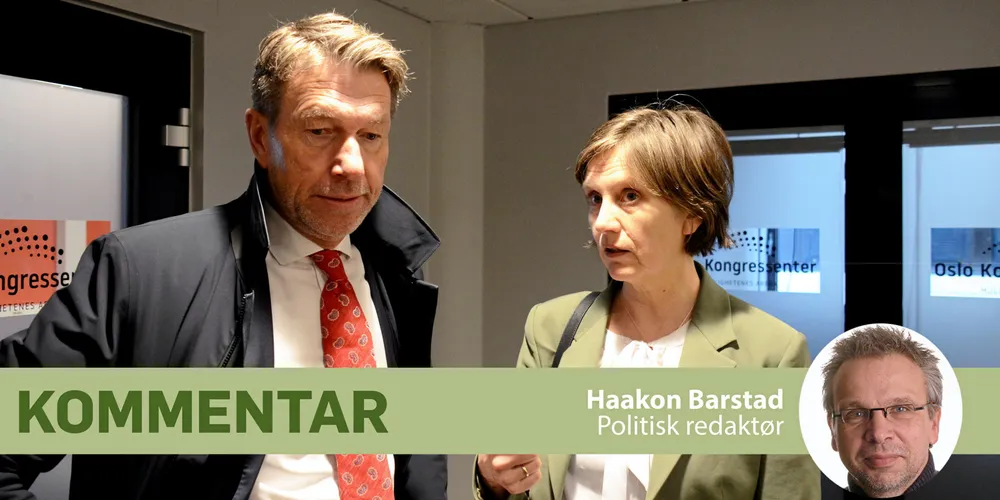 Statsrådene Terje Aasland og Kjersti Toppe viste først tommel opp for den nye standard spotprisavtalen, men nå har de snudd til tommel ned.