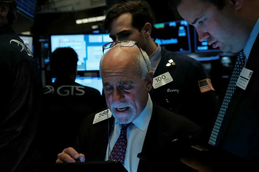 Oil price: Slides on US inventories