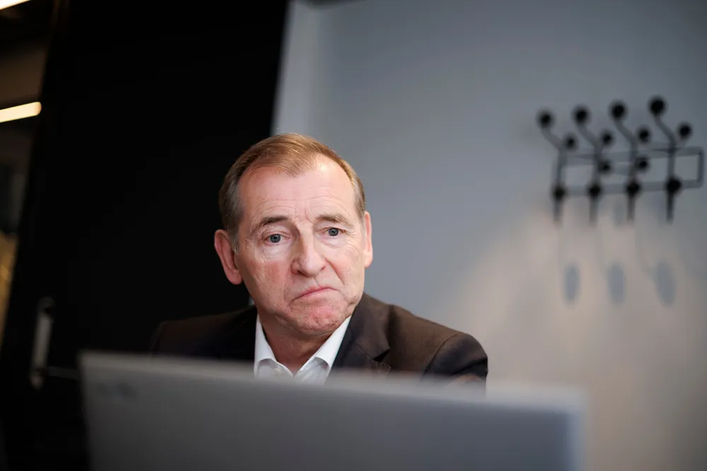 Direktør Carl O. Geving i Norges Eiendomsmeglerforbund reagerer på Finns klikktall. – Finn kan ikke fortsette med denne praksisen. Den bør endres umiddelbart, sier han.