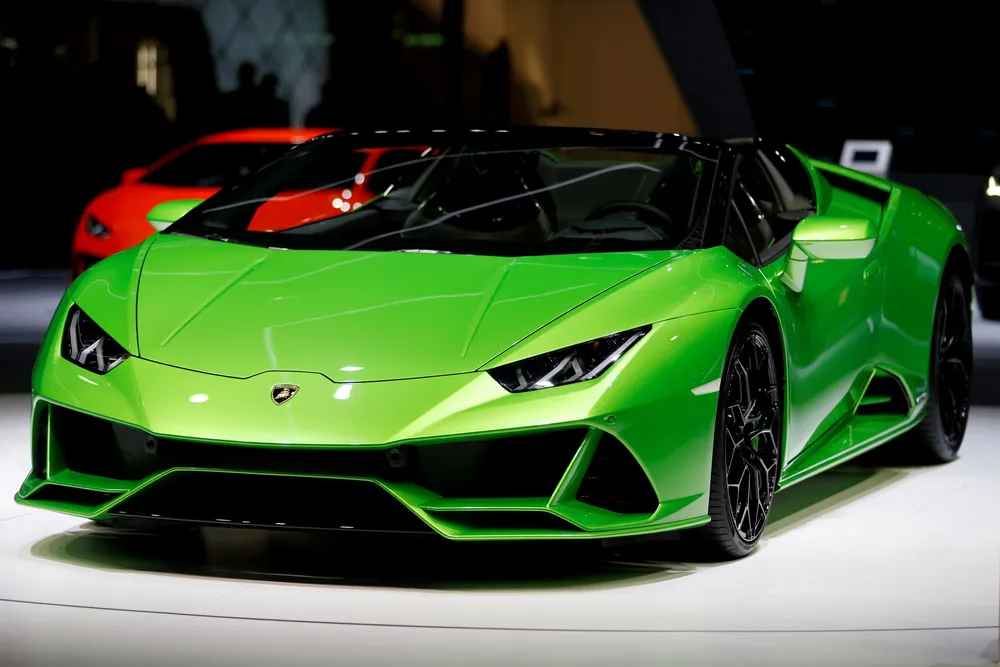 Skal du kjøpe en Lamborghini, vil du neppe gå i diskusjon med designeren og si at designet ikke holder mål, skriver artikkelforfatteren.