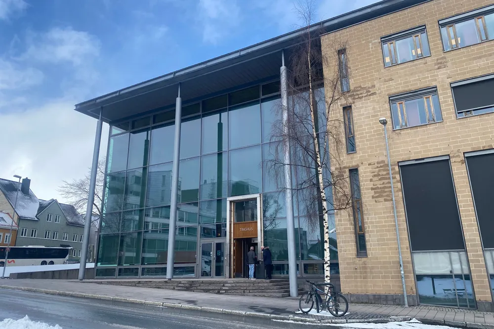 Sluttprosedyrene foregår på tinghuset i Tromsø.