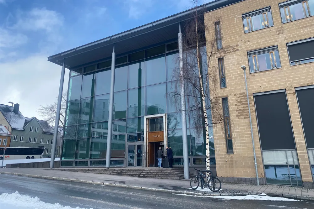 Rettssaken skulle foregå over tre dager i Nord-Troms og Senja tingrett i Tromsø. Nå tas prosedyrene fra forsvarer og aktor over påske.