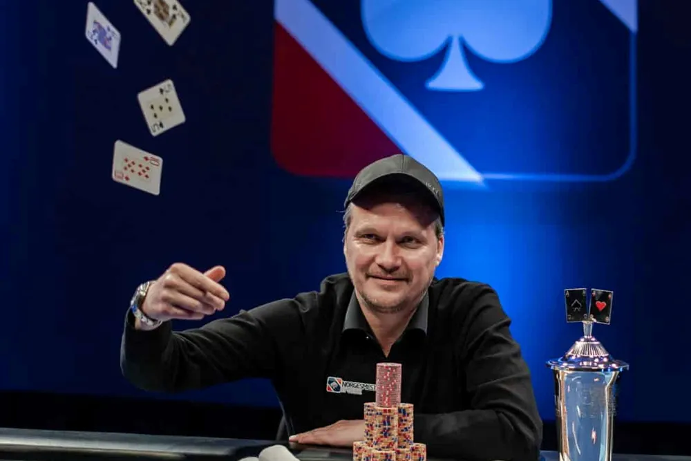 Bettingselskapet Rush Entertainment Group skal trykke opp to milliarder nye aksjer for å hente inn 40,2 millioner kroner. – Ett av flere ledd i gjennomføringen av den planen som vi fortalte om til DN før jul, sier gründer og daglig leder Sondre Sagstuen.