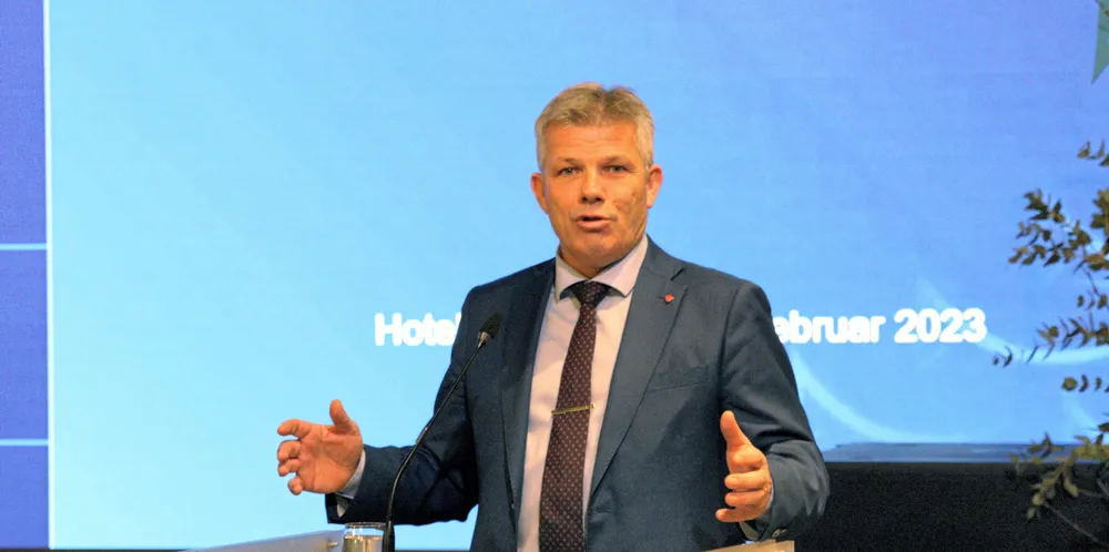 -Saken er til vurdering hos departementet, sa fiskeri- og havminister Bjørnar Skjæran, da han gjestet Fiskebåts årsmøte 14–15 februar. Nå har NFD avgjort at fangstdata skal publiseres med en måneds forsinkelse.
