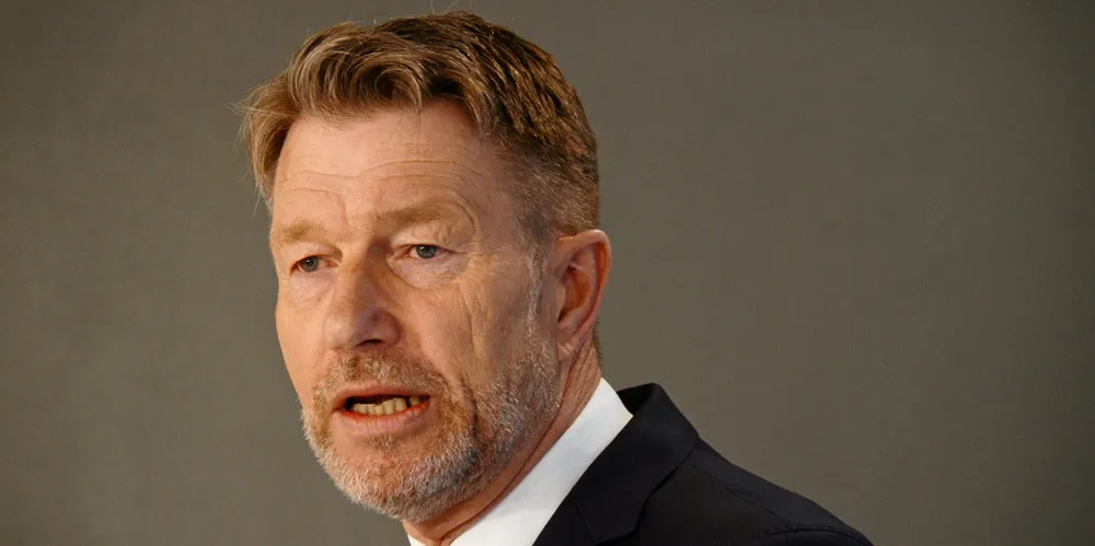 – Jeg har i dag bedt NVE om umiddelbart å fatte vedtak om å pålegge produsentene å rapportere hvordan de bruker vannmagasinene, sier olje- og energiminister Terje Aasland (Ap) i en pressemelding.