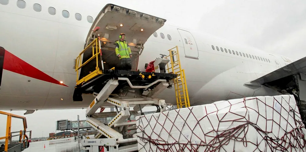 Flyfrakt av norsk laks.