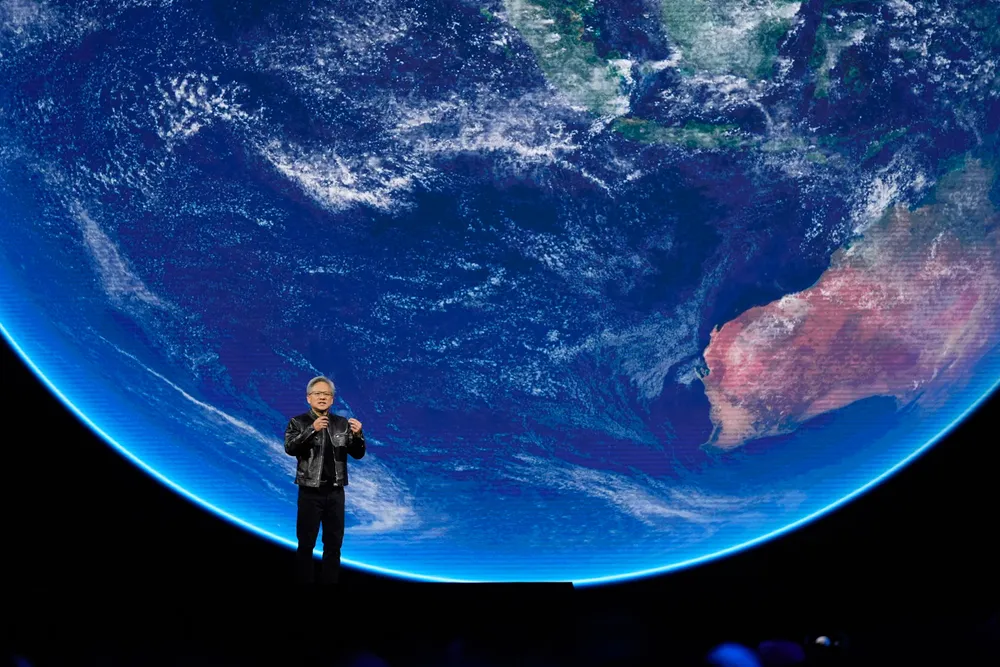 Nvidias toppsjef, Jensen Huang, er nærmest blitt ikonisk med sin svarte skinnjakke-stil. 61-åringen, opprinnelig fra Taiwan, flyttet til USA i barndommen og var med å grunnlegge Nvidia i 1993. Han har ledet selskapet siden.