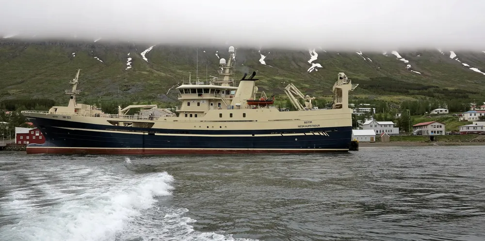 Den islandske pelagiske tråleren «Beitir» opplever for tiden et godt makrellfiske.