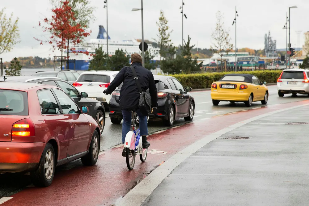 Det beste forebyggende tiltaket for å redusere farlige situasjoner er adskilte og sammenhengende sykkelstier, skriver artikkelforfatterne. Foto: Berit Roald/NTB Scanpix