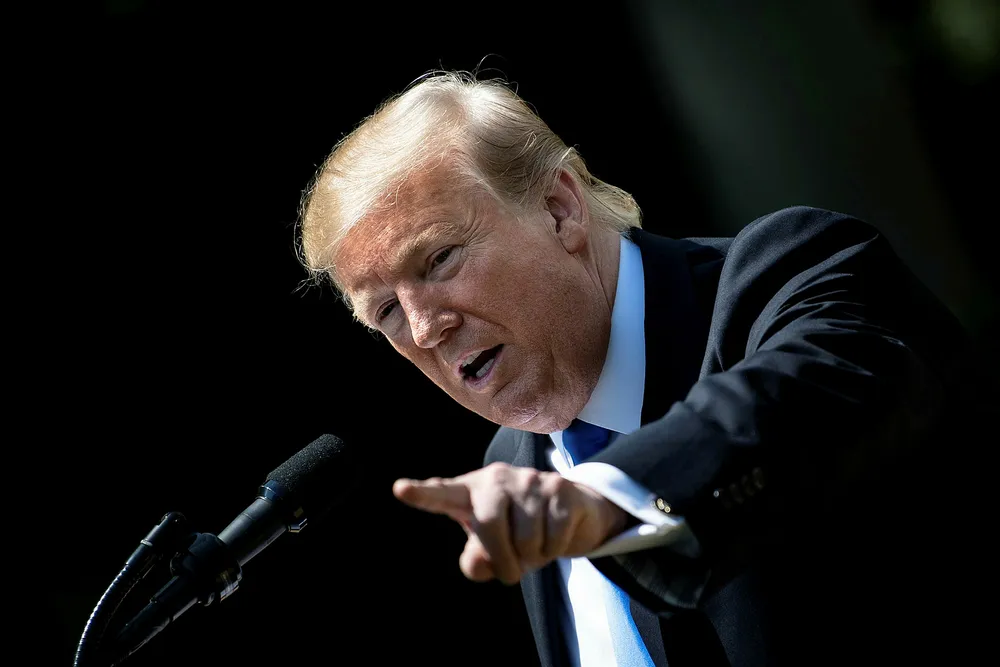 USAs president Donald Trump sier at «kineserne betaler» for tolløkningen som alt er gjennomført – mens den amerikanske statskassen fylles opp. Nå melder han om ny tolløkning på Twitter.
