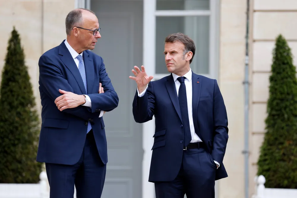 Noen timer etter utnevnelsen, fløy Tysklands nye forbundskansler Friedrich Merz til Paris for å møte Frankrikes president Emmanuel Macron.