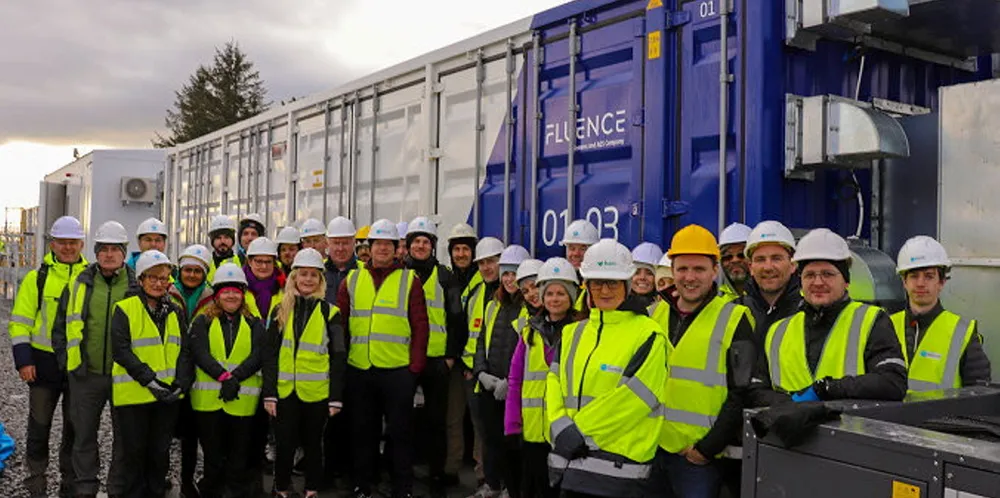 Statkraft Irlands ansatte på plass på Kilathmoy batteriprosjektet, som ble satt opp for et års tid siden.