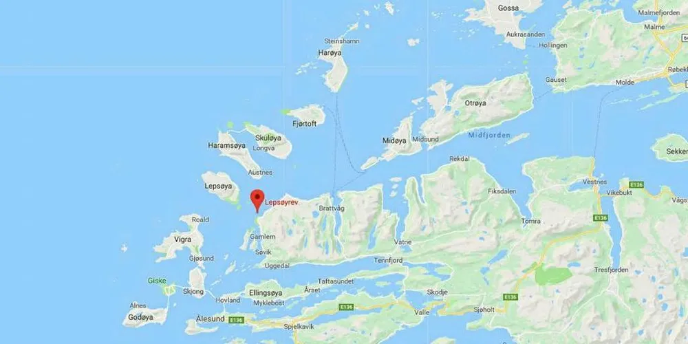 GRUNNSTØTING: Natt til mandag fikk Hovedredningssentralen Sør-Norge et automatisk mayday-signal fra et fartøy. Kart: google.com
