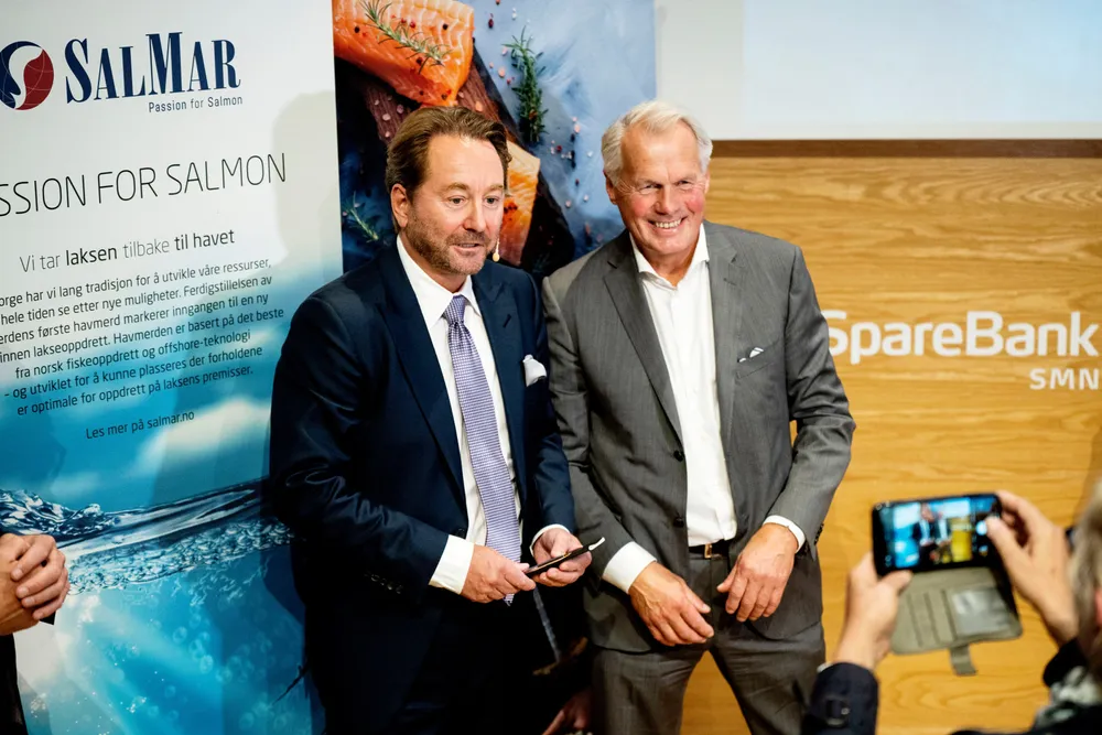 For Aker-eier Kjell Inge Røkke (til venstre) og Salmar-gründer Gustav Witzøe er det gunstig å la inntekter forbli i privateide selskaper fremfor å ta dem ut i form av utbytte. Samme har de dannet Salmar Aker Ocean, som skal bli verdensledende innen havbasert oppdrett.