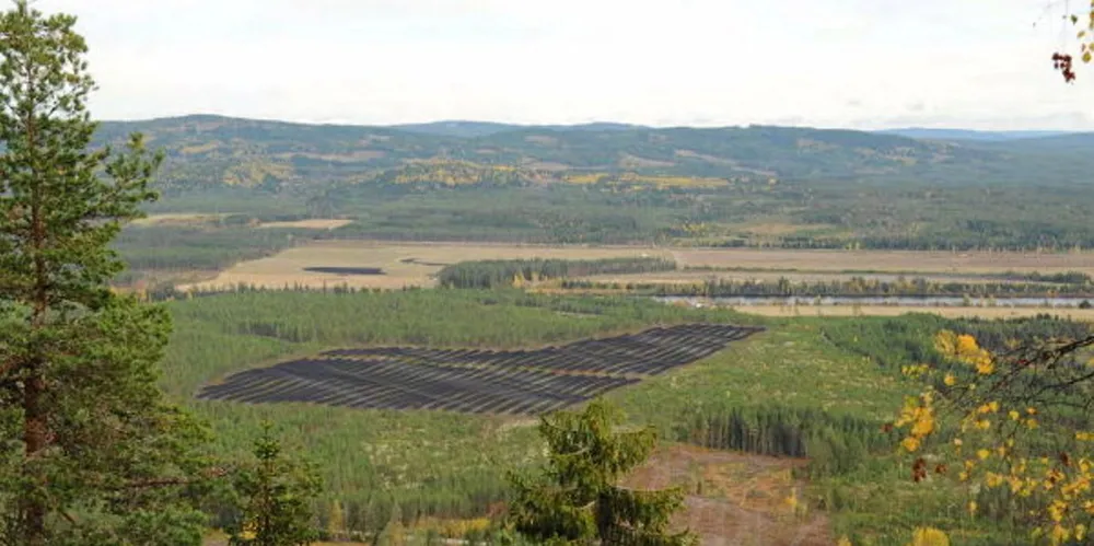 Visualisering av Bronkemoen solkraftverk som er planlagt på vestsiden av Glomma, mellom Braskereidfoss og Heradsbygd i Elverum kommune, Innlandet.