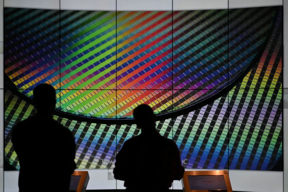 TSMC startet masseproduksjon av de mest avanserte 3-nanometer databrikker i fjor i Taiwan. Nye gigafabrikker er under bygging i Japan, Taiwan og USA.