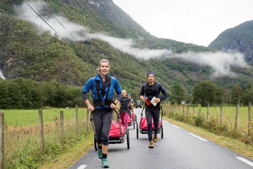 «71-grader nord» (bildet), «Helt perfekt», «Neste sommer» og «Luksusfellen» kan bli rammet av et forbud mot pengespillreklame. Foto: TVN/TV3/Discovery