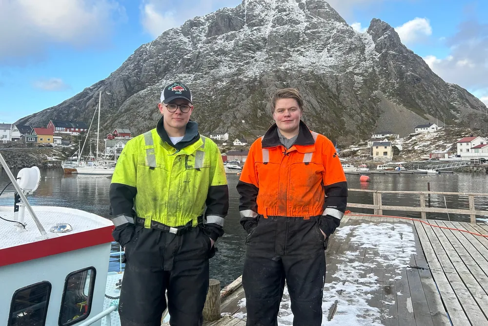 Eirik Andersen og Jonathan Leonhardsen har båtene sine i Sund - et av Lofotens tidligste handelssteder.