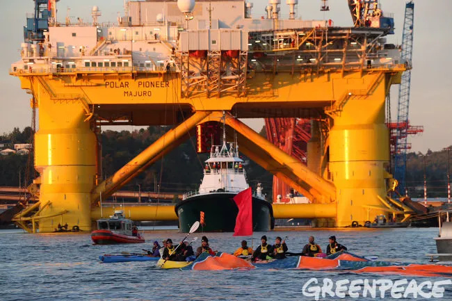 Greenpeace protest: "Save the Arctic" banner