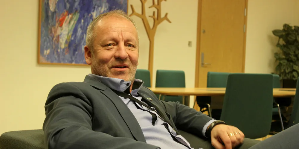 Fiskeri- og sjømatminister Geir-Inge Sivertsen (H), her på sitt kontor i Nærings- og fiskeridepartementet (NFD)