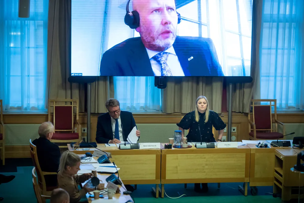 Høring på Stortinget i 2020 i etterkant av DNs avsløringer om store tap for Equinor i USA. Tidligere olje- og energiminister Tord Lien (Frp) svarer.