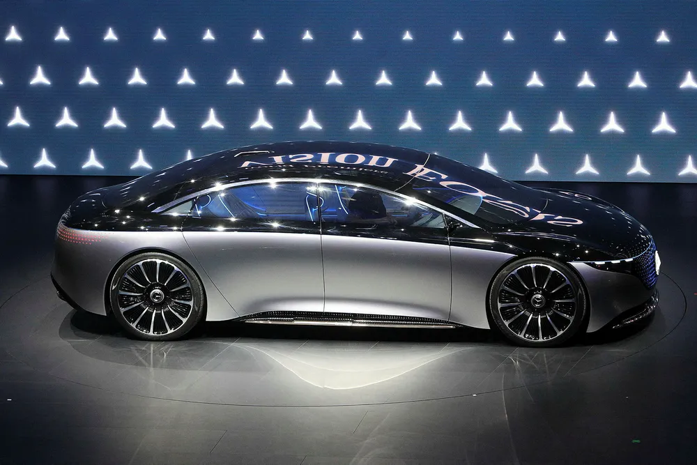 Billån er i dag helt uregulert. Det er helt opp til banker og finansieringsselskaper om de vil låne deg penger til å kjøpe for eksempel en Mercedes Vision EQS, som her er vises frem på bilutstillingen i Frankfurt som pågår denne uken.