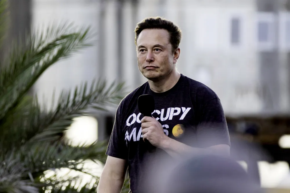 I en ny bok kommer det frem nye opplysninger om Elon Musks rolle i krigen i Ukraina.