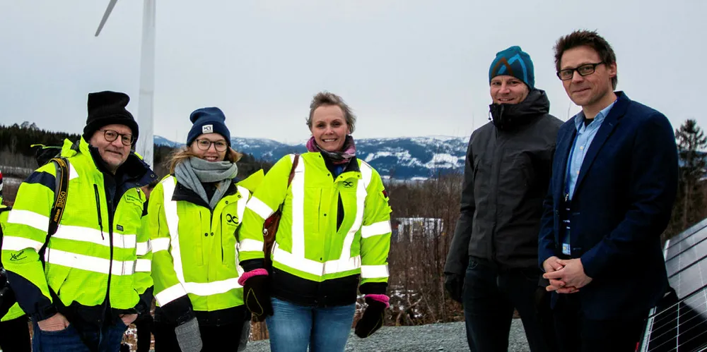 Enova gjennomførte en befaring til prestisjeprosjektet Pilot-E på Byneset i forbindelse med Enovakonferansen nylig. Fra venstre: Bernhard Kvaal, Anniken Auke Borgen, Gøril Forbord – alle TrønderEnergi, Stein Danielsen fra Powel og Børge Nilssen Stafne fra Enova.