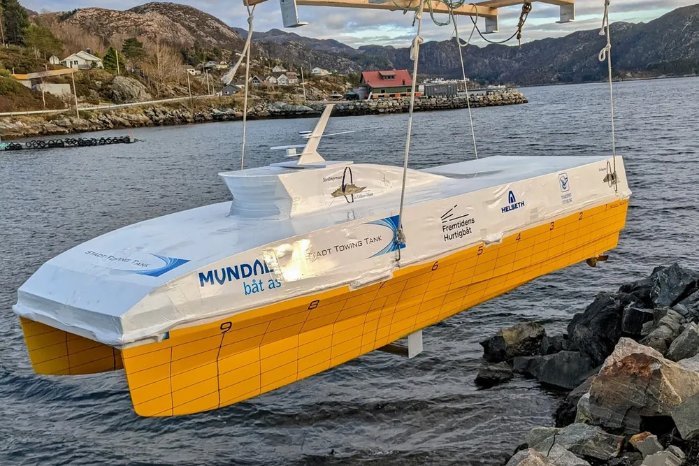 Transportutvikling sitt EC34-konsept for batteridrevet hurtigbåt. Her under sjøtesting av skalamodell.