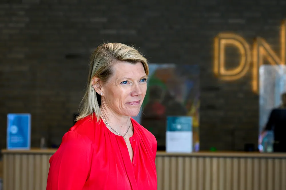 Kjerstin Braathen, konsernsjef i DNB, ønsker å kjøpe opp Sbanken. Nå setter konkurransetilsynet i gang sak.