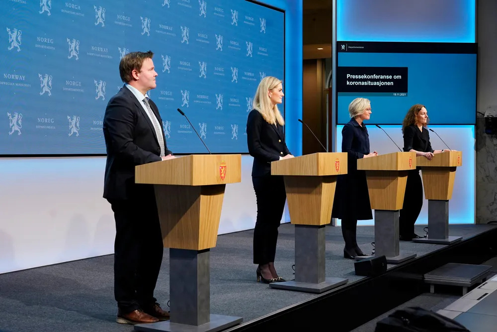 Omikron-varianten har igjen fått myndighetene til innføre inngripende koronatiltak. Fra venstre assisterende helsedirektør Espen Rostrup Nakstad, justis- og beredskapsminister Emilie Enger Mehl, helse- og omsorgsminister Ingvild Kjerkol og folkehelsedirektør Camilla Stoltenberg.