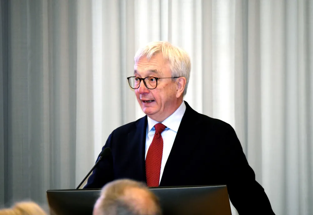 – Det er viktig å ta hensyn til ulike interesser, men det må ikke gå så langt at man ikke tar beslutninger, sa Karl Eirik Schjøtt-Pedersen da han tirsdag presenterte Riksrevisjonens strømnett-rapport.