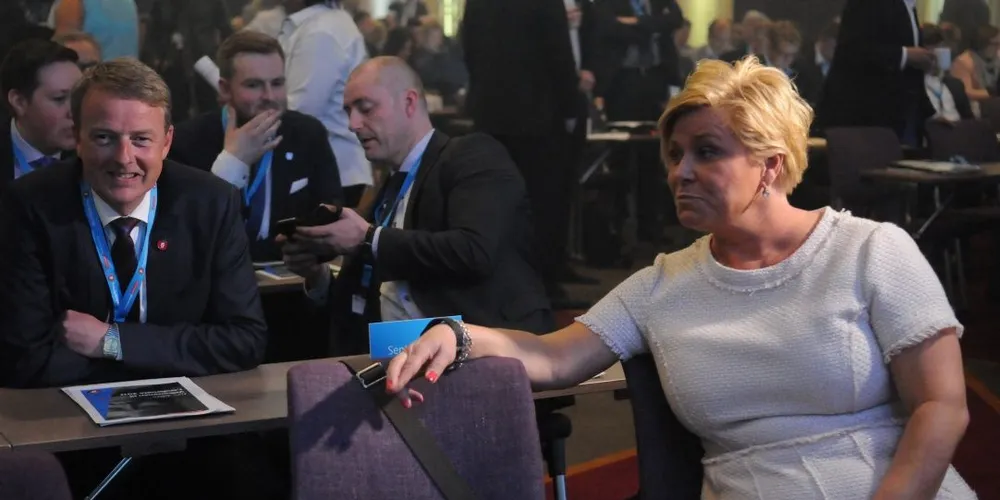 Olje og gass angripes fra alle kanter, mener olje- og energiminister Terje Søviknes. Her med partileder og finansminister Siv Jensen på Frps landsmøte fredag. Foto: Kjersti Kvile