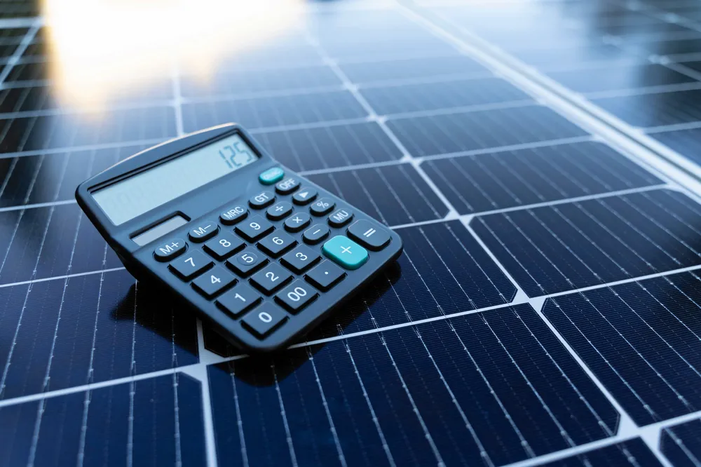 I den virtuelle lagringen av kWh fra solceller, holder Haugaland Kraft regnskap med hvor mye kunden har «lagret i skyen». Før var tjenesten gratis, nå skal de ha betalt.