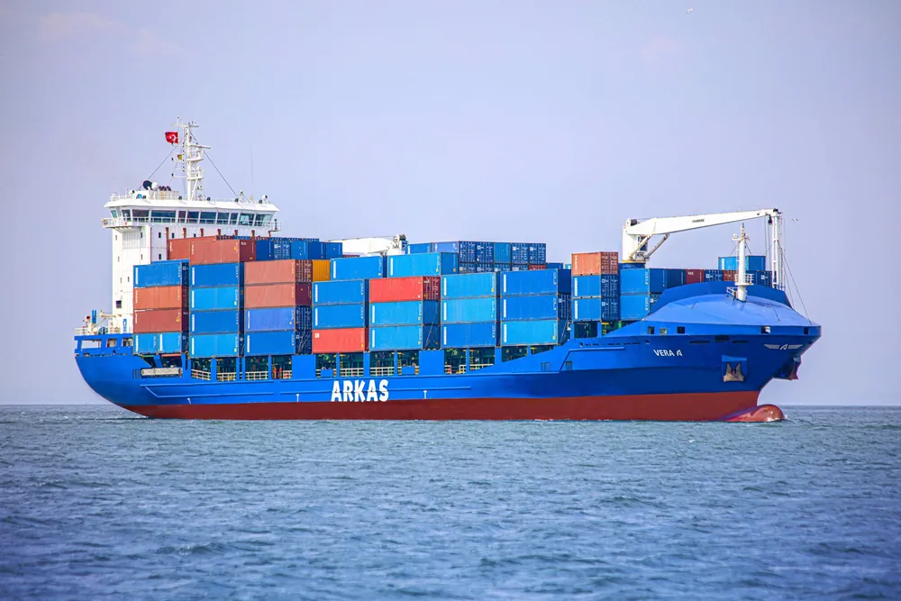Arkas Line's 1,050-teu feedermax containership Vera A (built 2011) was built at Anadolu, Turkey.