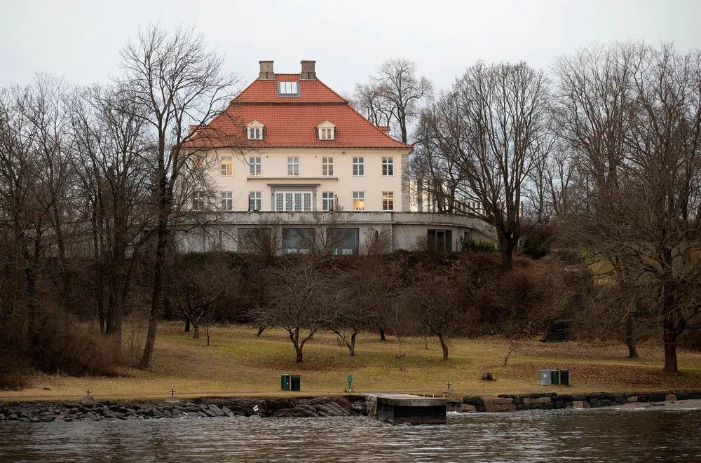 Jens Ulltveit-Moe har solgt Fornebu Hovedgård i Fornebuveien i Bærum kommune.