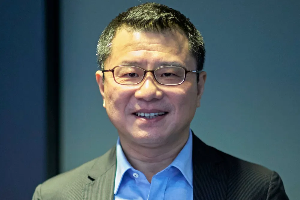 Bing Chen-led Seaspan Corp has signed a provisional agreement with Hudong-Zhonghua Shipbuilding.
