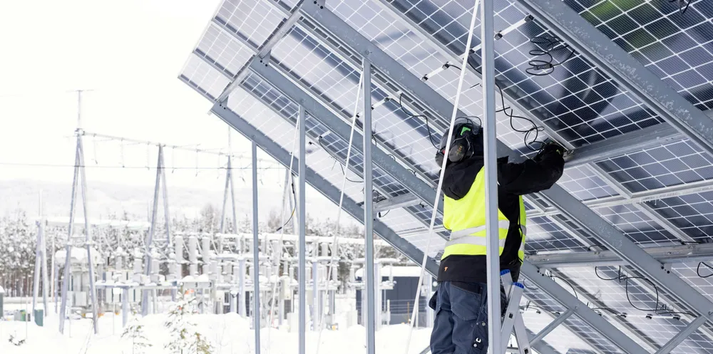 – Der er det ikke helt lønnsomt ennå, men hvis panelprisene kommer lenger ned så vil det også bli lønnsomt, sier konsernsjef i Statkraft, Christian Rynning-Tønnesen.