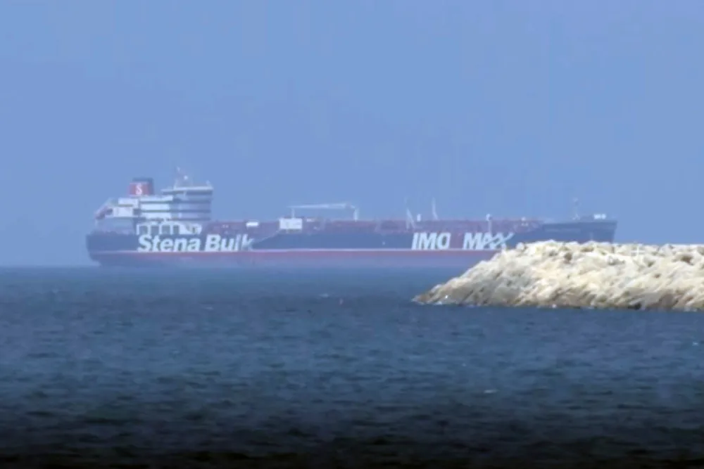 Iran truer med å stenge det viktige Hormuz-stredet, der 20 prosent av verdens olje og gass til eksport, passerer. Bildet er fra september 2019.