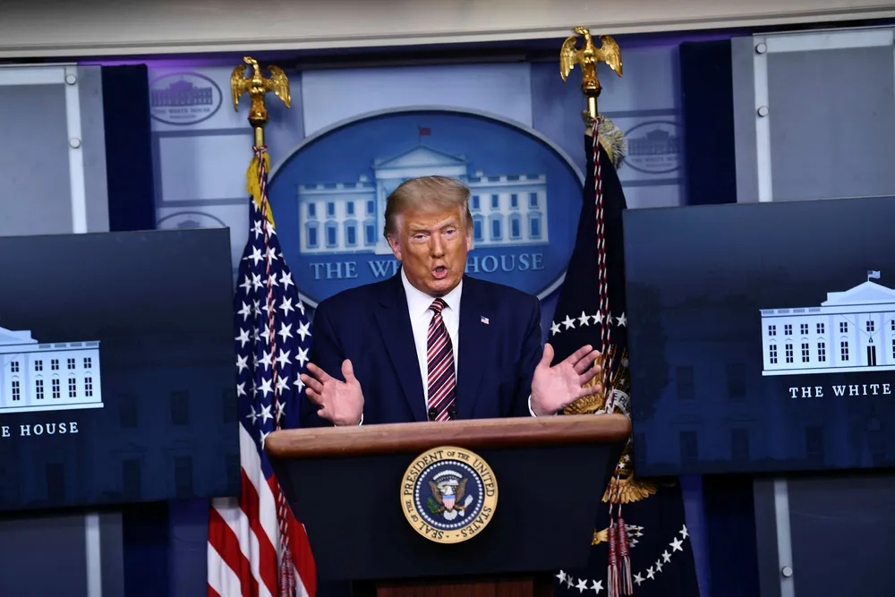 New York Times publiserte en omfattende artikkel som gir detaljert innsyn og informasjon om president Donald Trump økonomi og forretningsinteresser søndag kveld. – Dette er falske nyheter og oppspinn sier Trump.