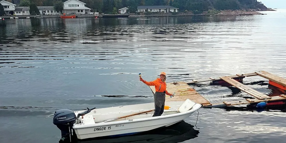 Med en jolle under fem meter, driver Kristin Scharin Unander leppefiskfangst på Sørlandet. Nå kjemper hun en seig kamp mot fiskeribyråkratiet. Foto: Aslaug Føreid