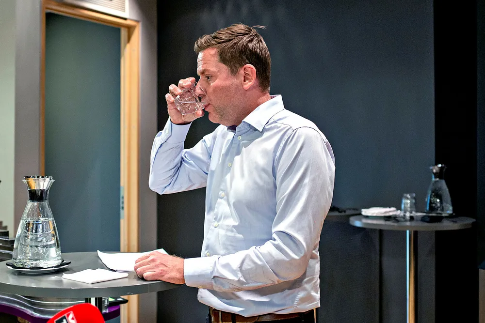 Hurtigruten-sjef Daniel Skjeldam teller på knappene om selskapet skal gjennomføre ekspedisjonscruise til Antarktis i 2020 og begynnelsen av 2021.
