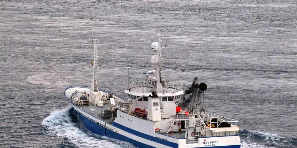- Vi har ikke dekket et så stort område på grunn av dårlig vær. Vi var ute i stormen for to dager siden, men fant silda med en gang vi fikk fint vær, sier skipper Kristian Sandtorv på «Havdrøn». Arkivfoto: Jon Eirik Olsen