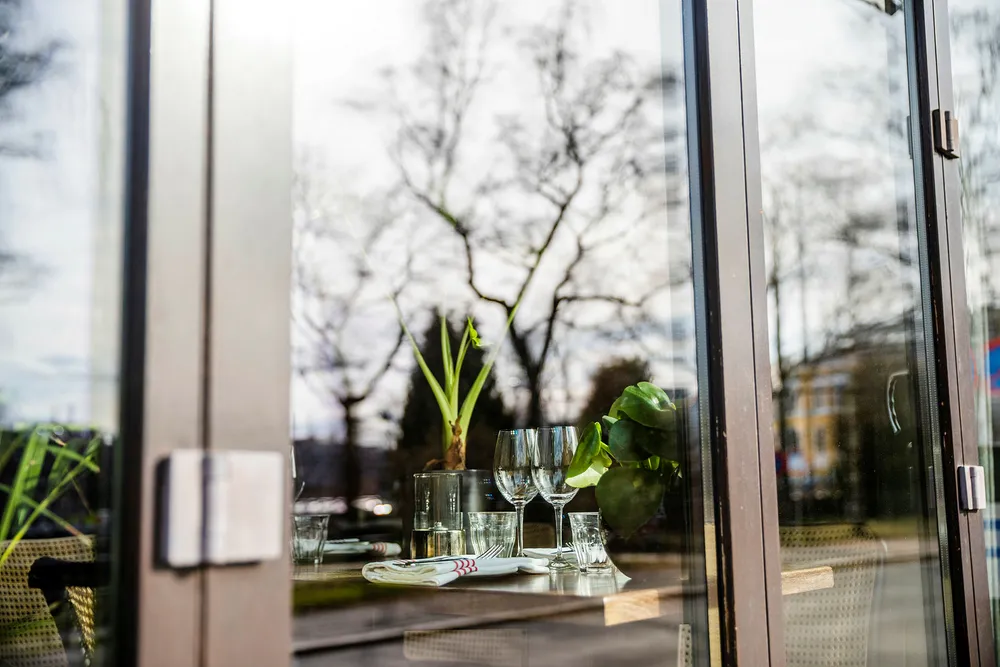 Mange av restaurantene er og utesteder er stengt. Her fra Grünerløkka i Oslo.