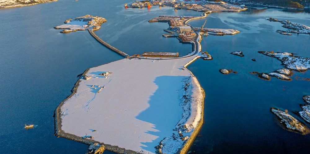 Næringsaktørene opplever en stor grad av uforutsigbarhet når de skal søke om torskelokaliteter. bildet er fra Havlandet Marin Yngel i Florø som har fått Norges første konsesjon for settefisk av torsk i RAS-anlegg.