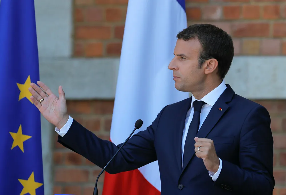 Den franske presidenten Emmanuel Macron sliter med oppslutningen blant folket om dagen. Foto: Vadim Ghirda/AP/NTB Scanpix