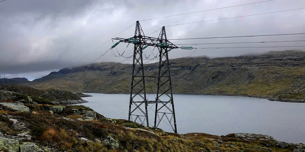 Kjelavatn i Vinje kommune, som er den kommunen i Norge som har tjent mest per innbygger på salg av konsesjonskraft i 2022. Kommunen fikk inn nesten 94.000 kroner per innbygger, eller til sammen 354 millioner kroner. Det utgjør nesten 40 prosent av hele kommunebudsjettet.