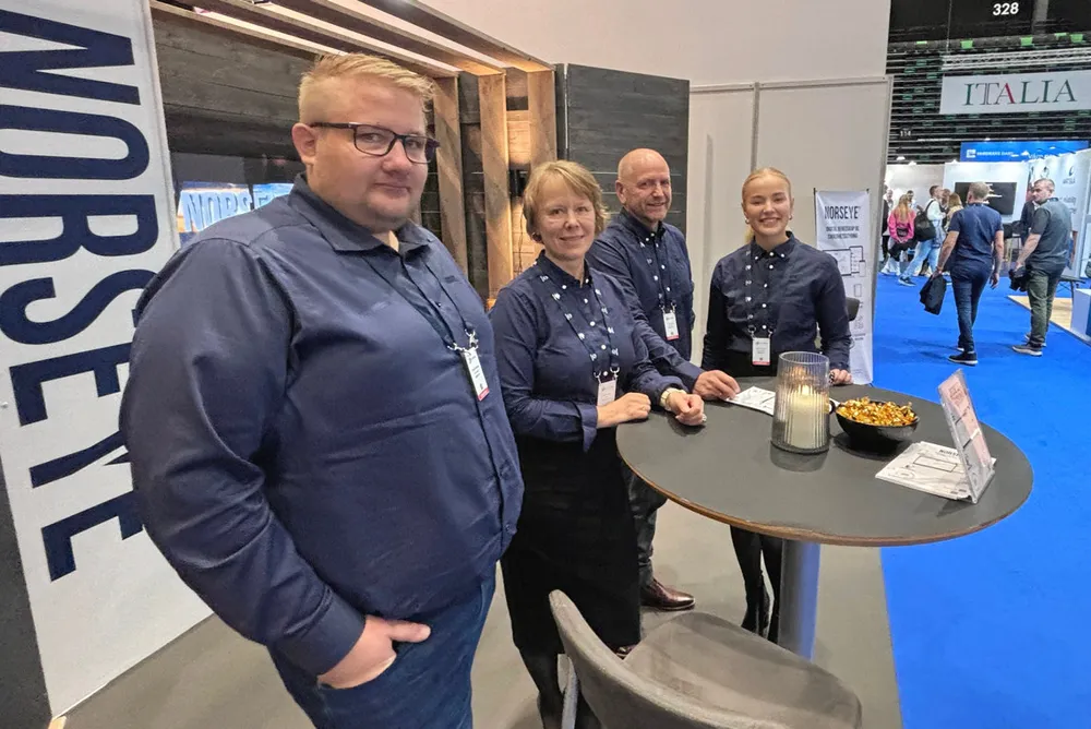 Norseye-firkløveret som nå ønsker å gå internasjonalt med sin rednings-app fra sin base i Kristiansund. Fra venstre: Sebastian Hopshaug (marine advisor), Sidsel Sæterøy (daglig leder), Terje Rødahl (operations manager) og Ingvild Sæterøy (project manager).